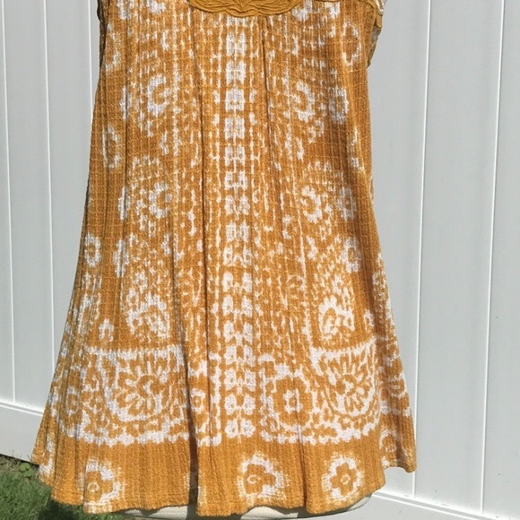 Lucky Brand Sleeveless Yellow Gold and While Floral Printed V-Neck Top Size Med - Picture 5 of 16